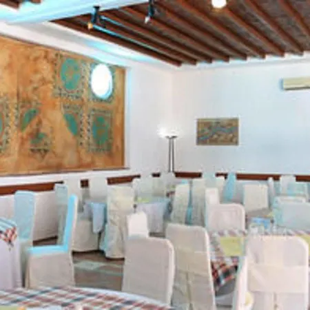 Mr & Mrs White Hotel Tínos