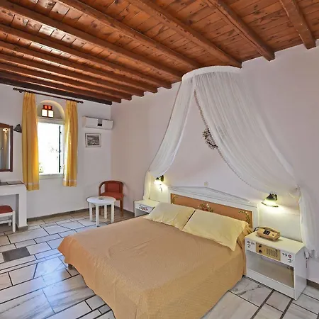 Mr & Mrs White Hotel Tinos